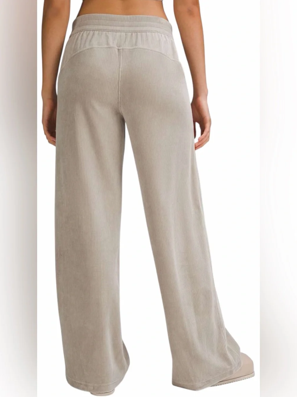 Lululemon – Scuba Mid-Rise Wide-Leg Pant Velvet Cord – Riverstone – Sz. 6